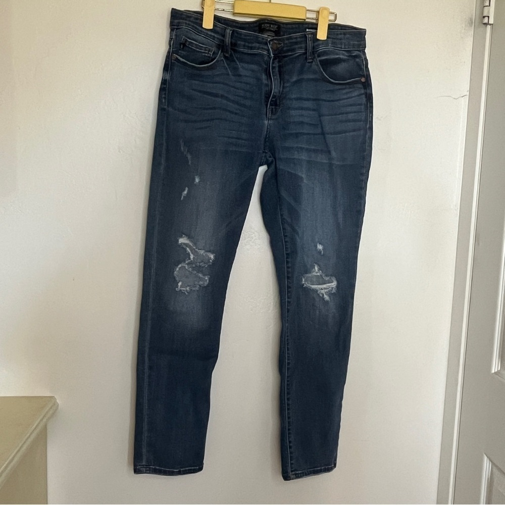 Judy Blue Medium Wash Distressed Mid Rise Boyfriend Fit Straight Leg Jeans